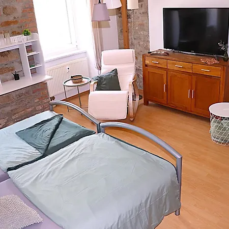 Apartment Sei Hier Gast - 1 Im Gesindehaus Warmsdorf, Zentral Zwischen Aschersleben, Bernburg Und Stassfurt Gusten